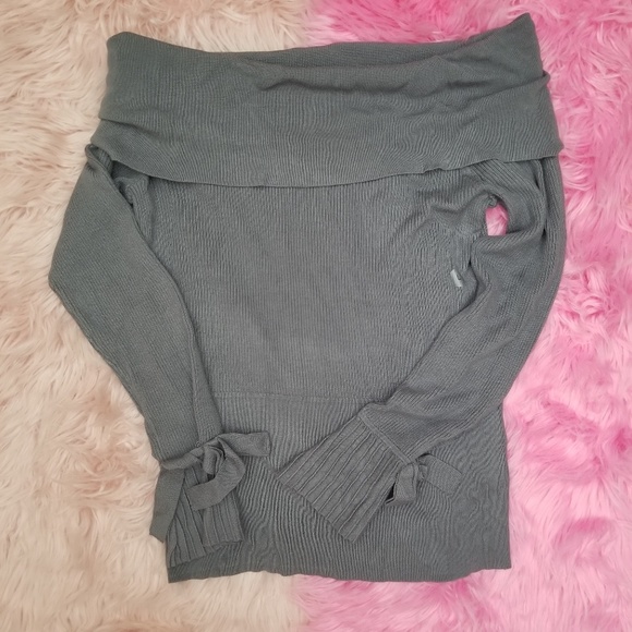 New York & Company Tops - ❤New York & Company Off Shoulder Blouse